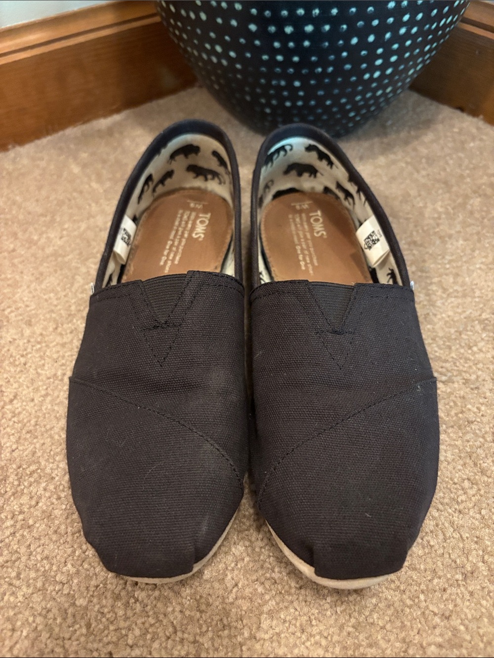 Women’s Toms slip ons